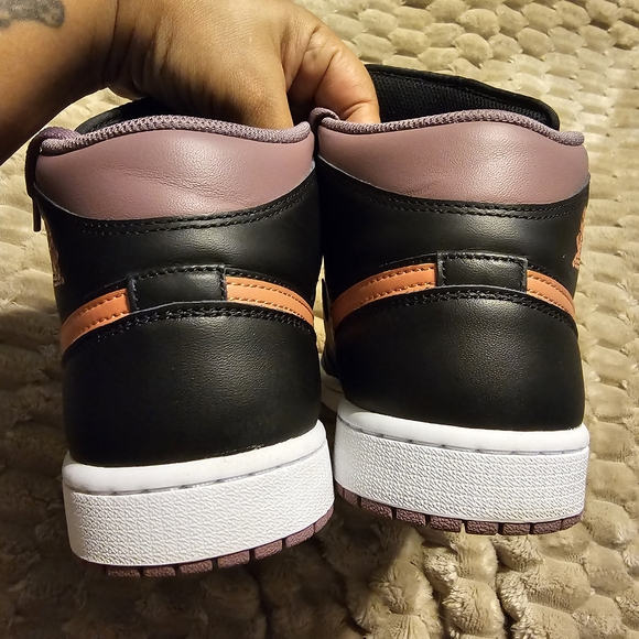 Jordan 1 Mid Black and Purple - Picture 5 of 8
